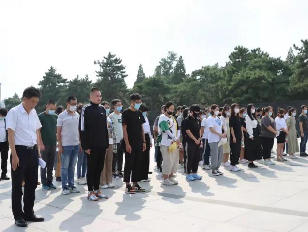 学校组织新教师参观辽沈战役纪念馆并举行入职宣誓仪式
