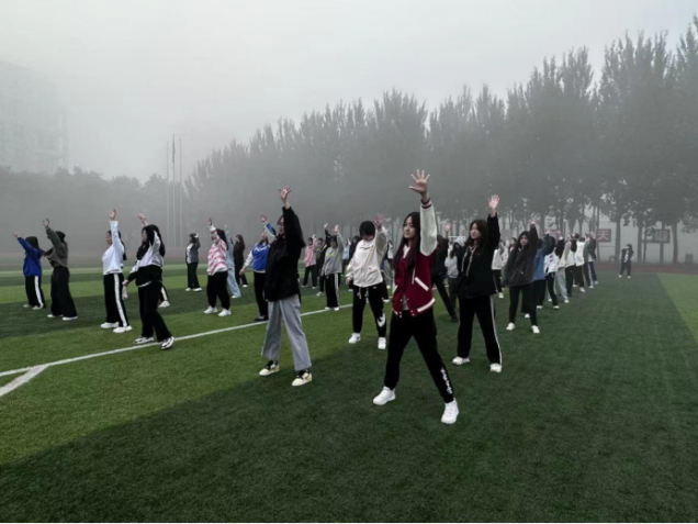 《中国青年网》报道我校：推进“五育并举”开展阳光晨跑活动